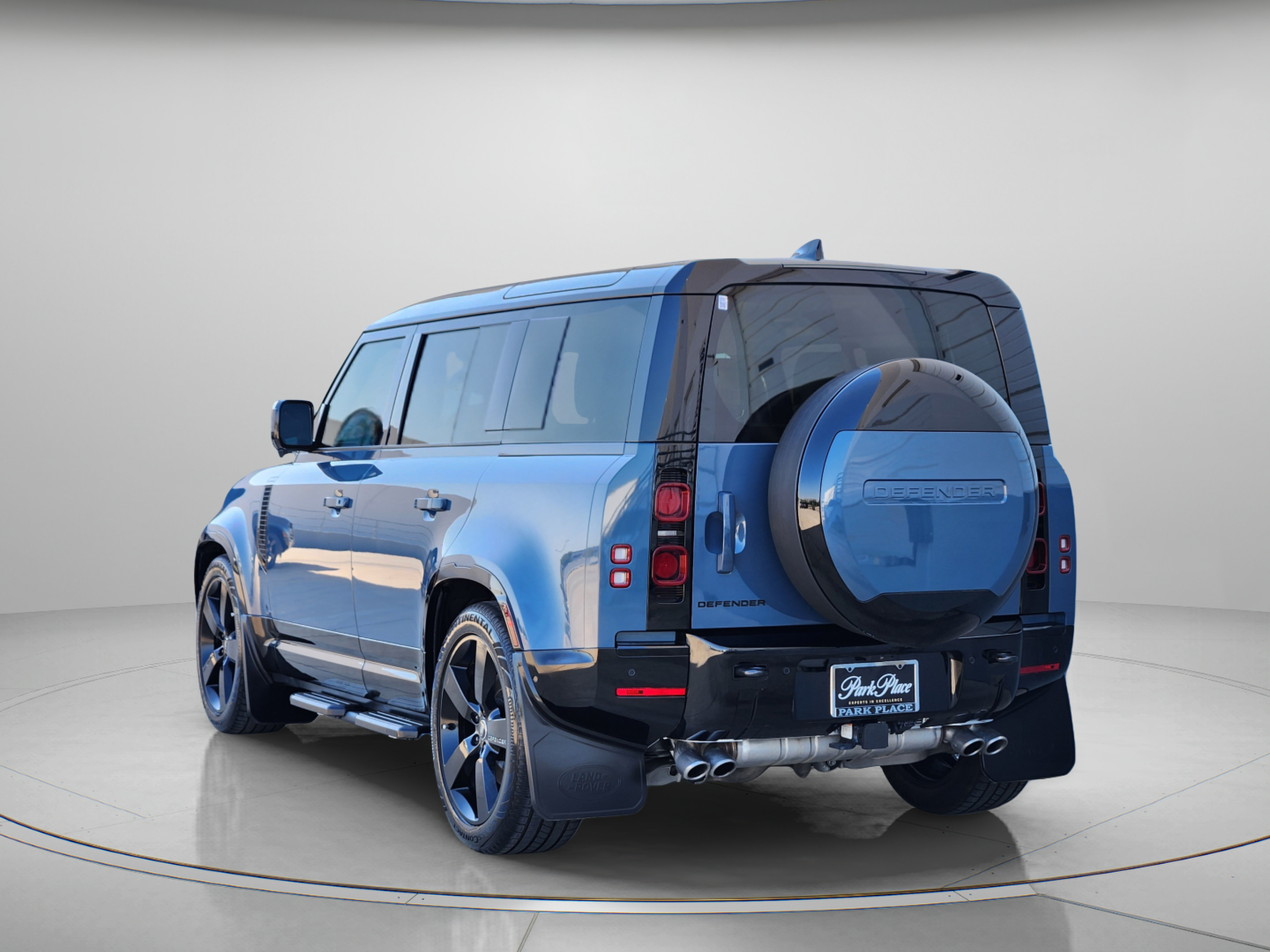 Used 2025 Land Rover Defender 110 X-Dynamic SE AWD/4WD image 3