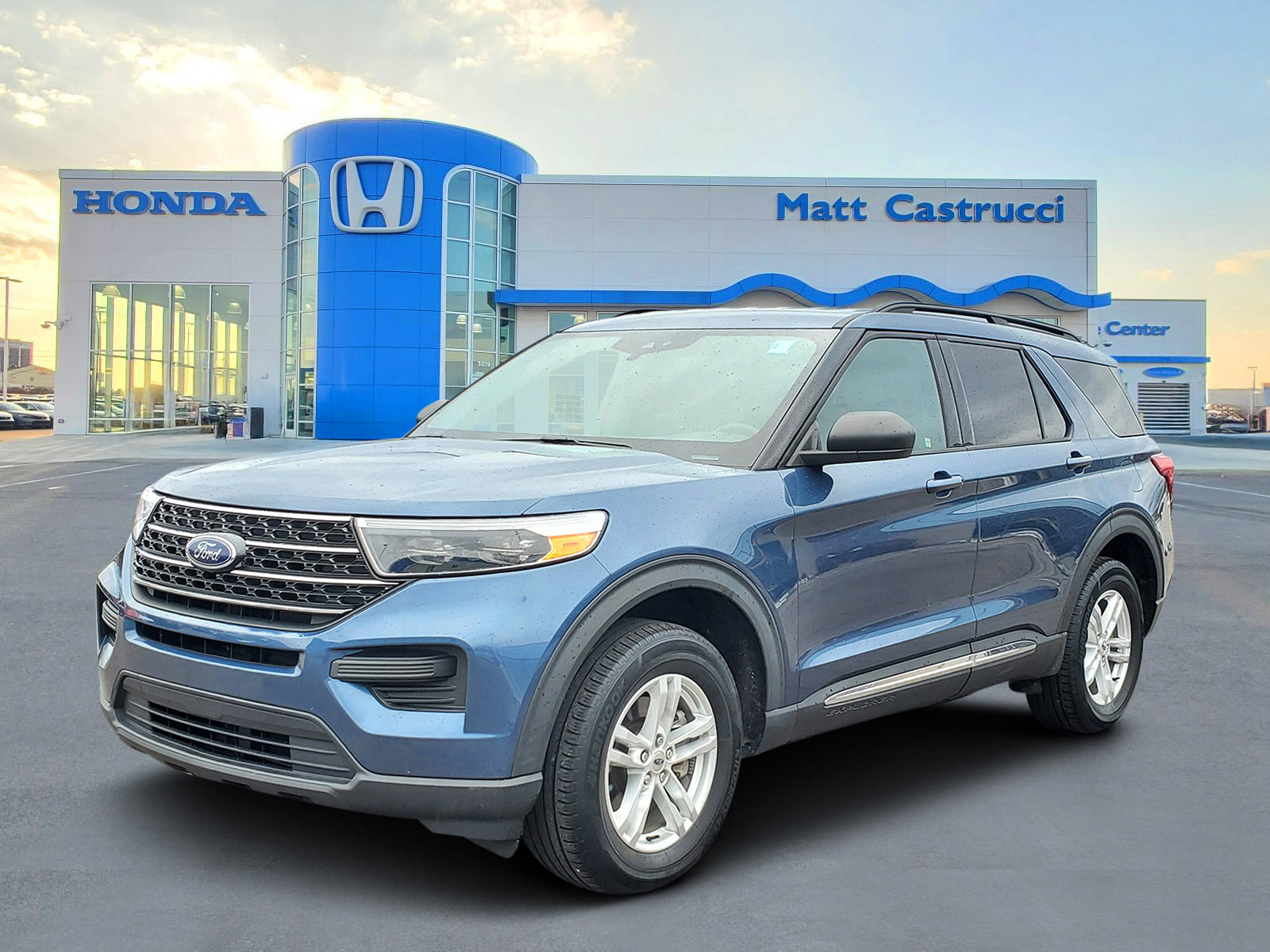 Used 2020 Ford Explorer XLT w/ Comfort Package image 2