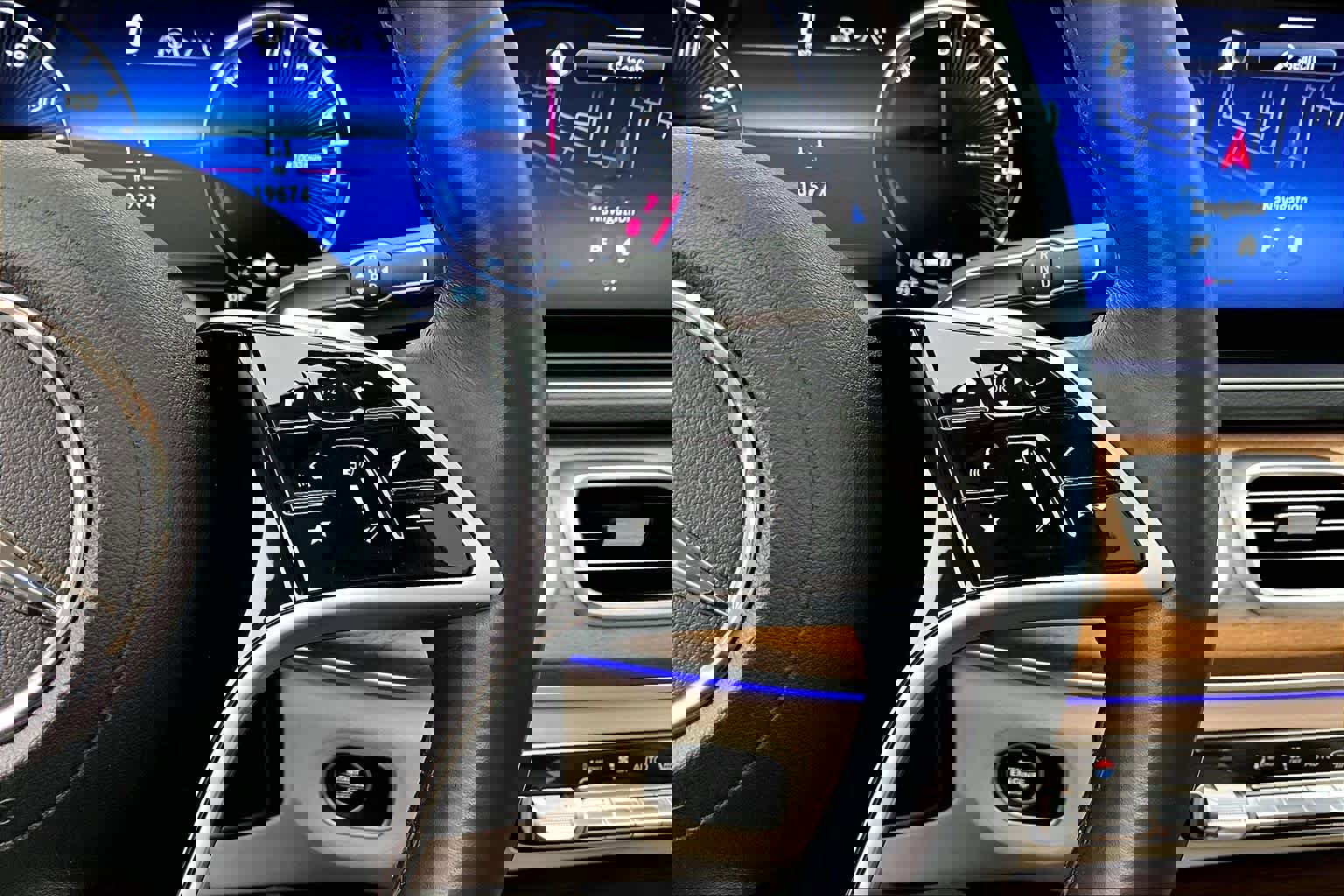 Used 2025 Mercedes-Benz GLE 450e 4MATIC image 25