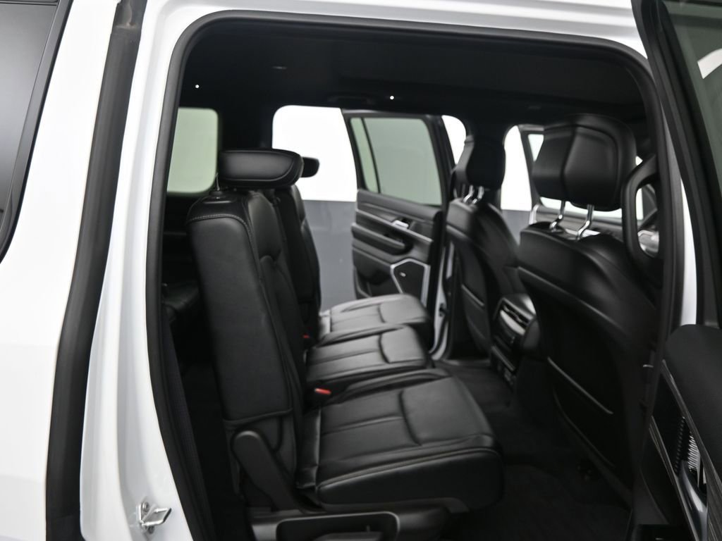 Used 2024 Jeep Wagoneer Series II w/ Premium Group I image 39