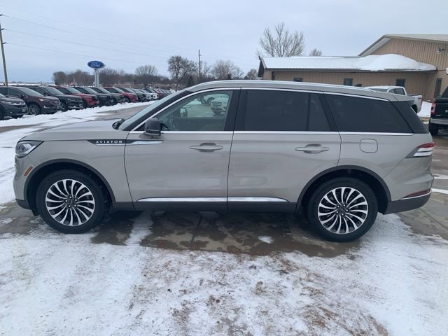Used 2023 Lincoln Aviator AWD w/ Premium Package image 4