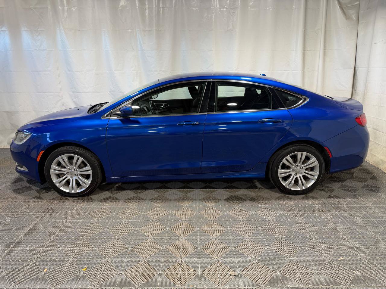 Used 2016 Chrysler 200 Limited w/ Comfort Group FWD image 5
