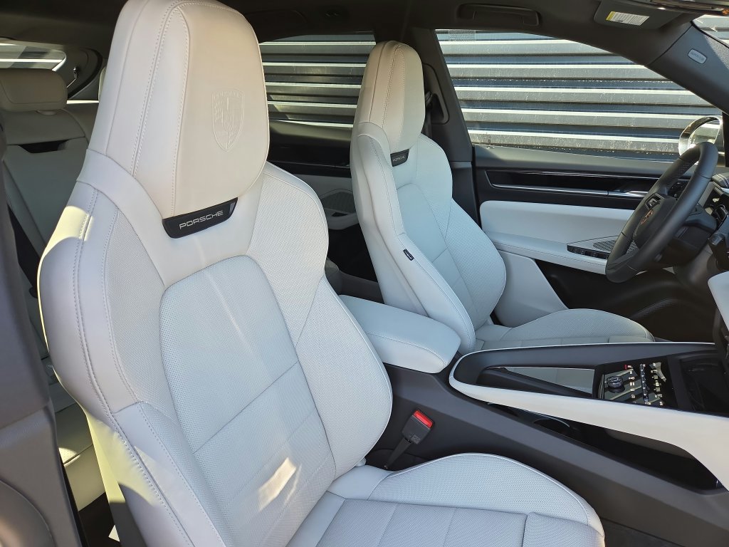 Certified 2026 Porsche Macan 4 Electric AWD/4WD image 19