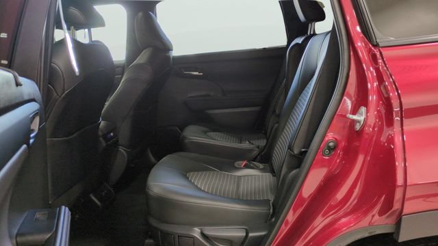Used 2021 Toyota Highlander XSE AWD/4WD image 17