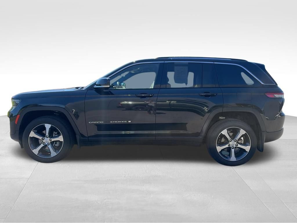 Used 2023 Jeep Grand Cherokee Limited w/ MOPAR Finishing Package AWD/4WD image 10