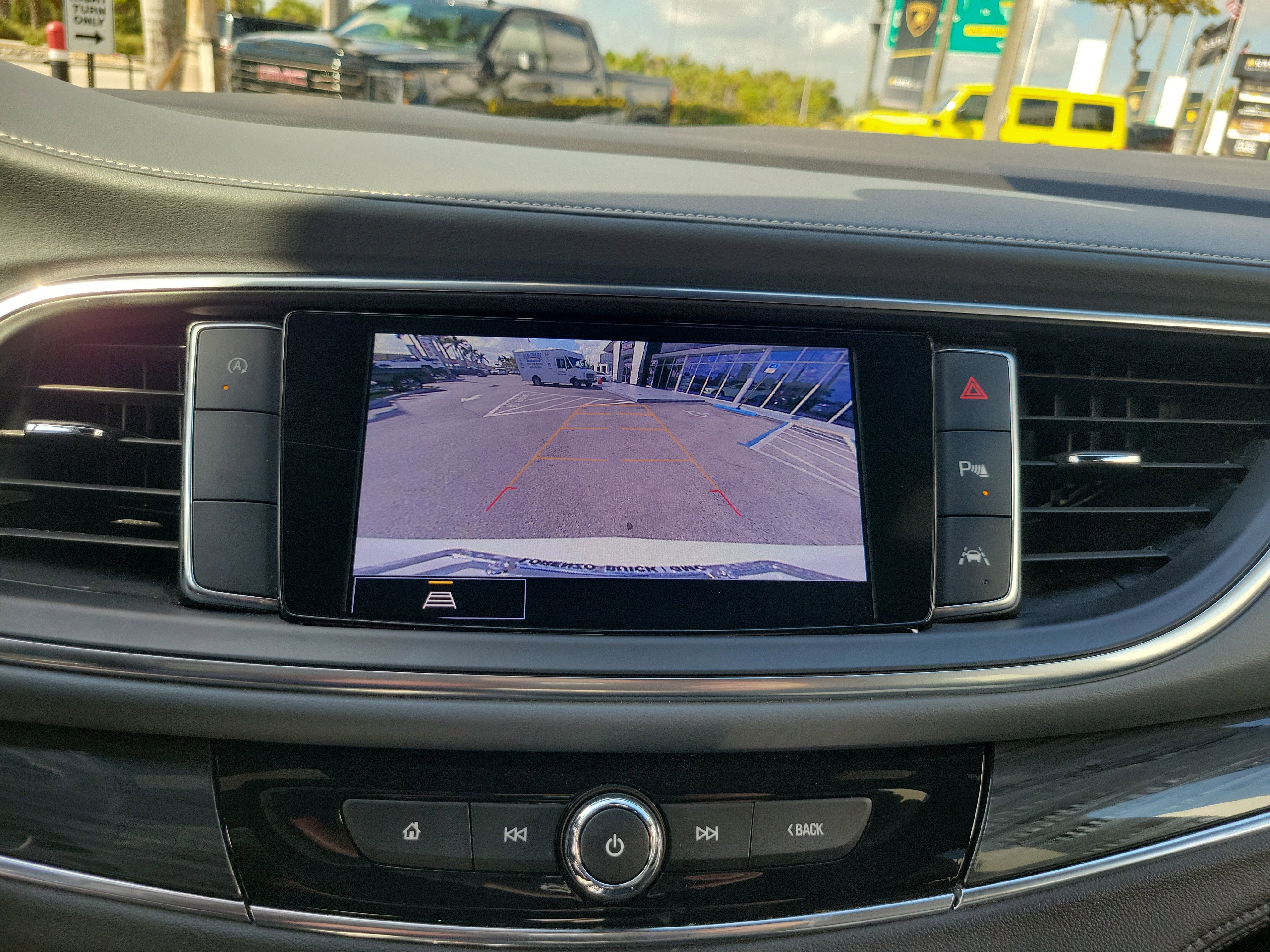 Used 2023 Buick Enclave Essence image 10