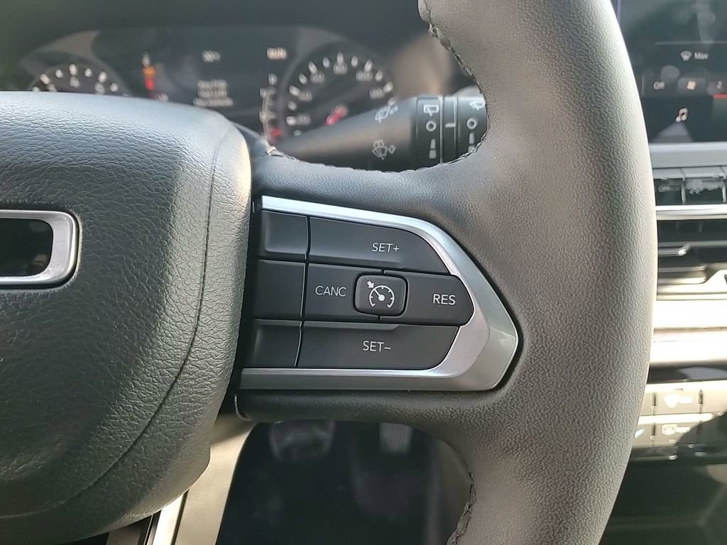 Used 2023 Jeep Compass Latitude image 28