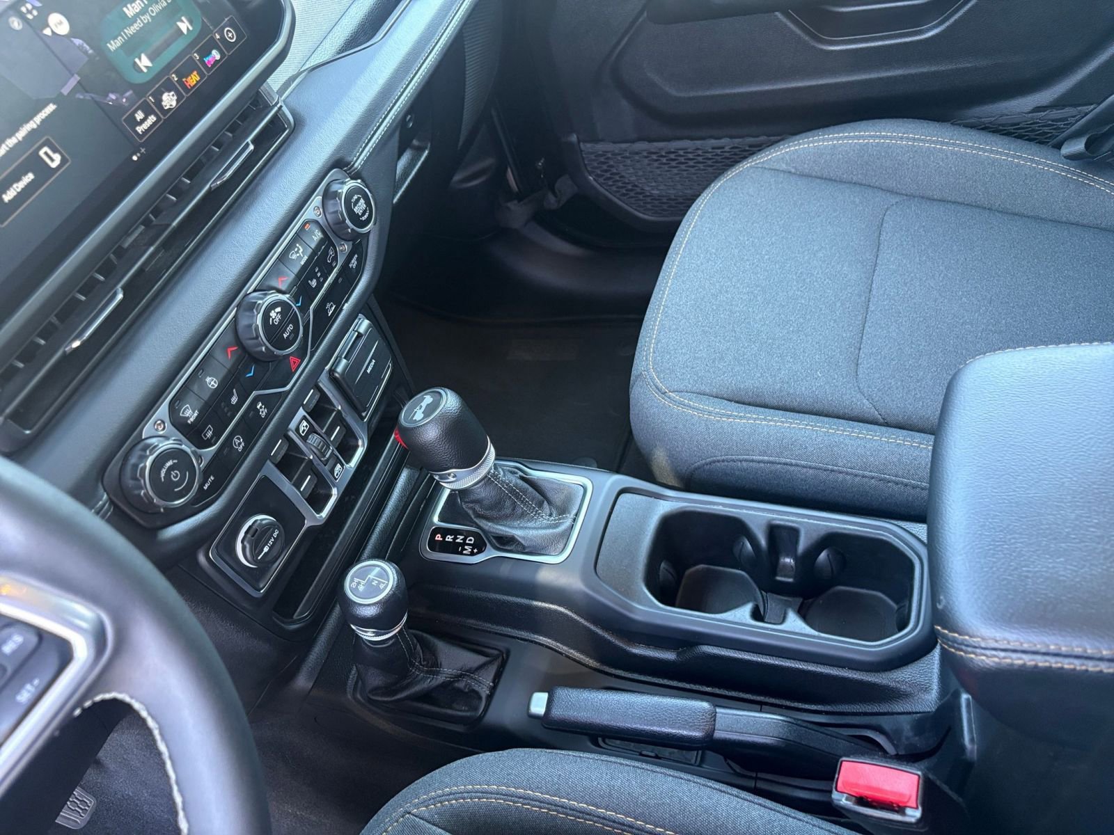 Used 2025 Jeep Wrangler Unlimited Sahara AWD/4WD image 41