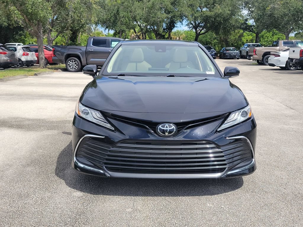 Used 2021 Toyota Camry XLE w/ Navigation Package FWD image 2