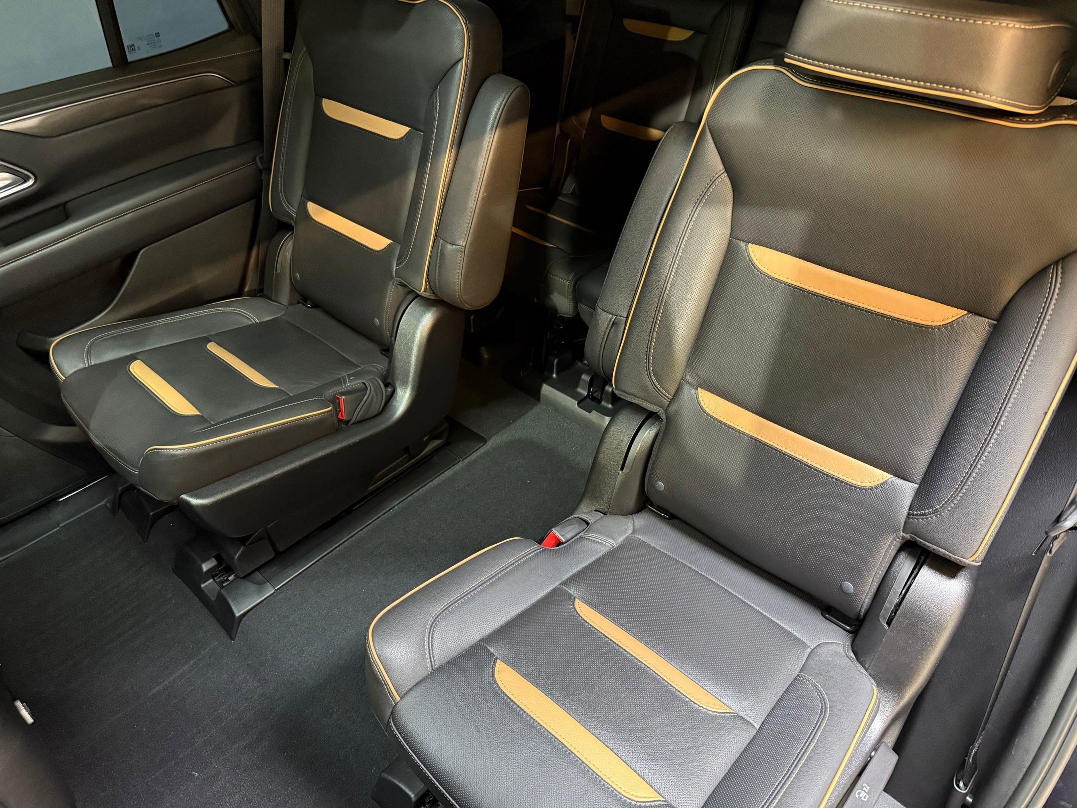 Used 2023 GMC Yukon AT4 w/ AT4 Premium Package image 39