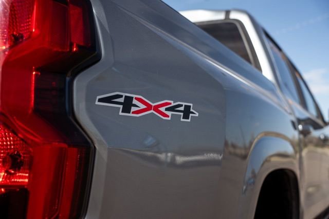 Used 2024 Chevrolet Colorado LT w/ LT Convenience Package image 9