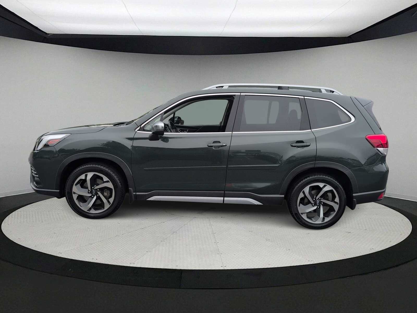 Used 2022 Subaru Forester Touring w/ Popular Package #2 AWD/4WD image 5