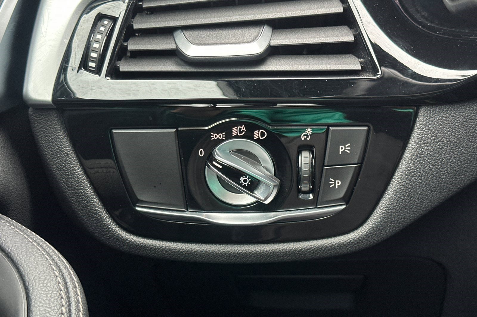 Certified 2023 BMW 530e w/ M Sport Package image 32