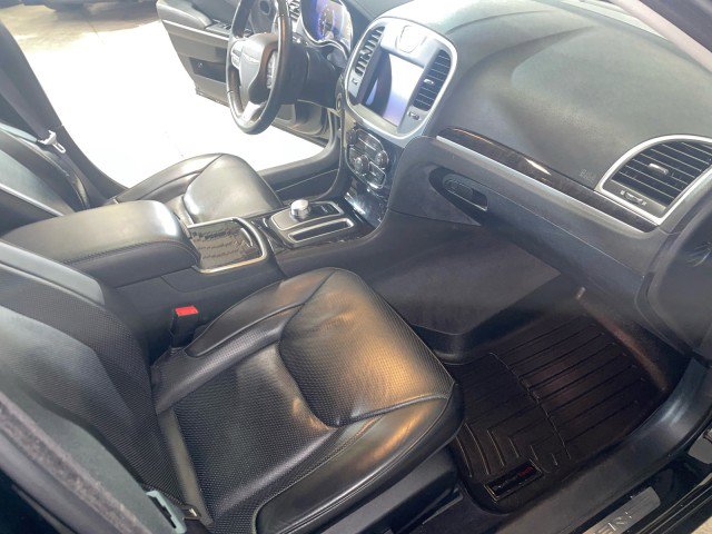 Used 2017 Chrysler 300 C image 14