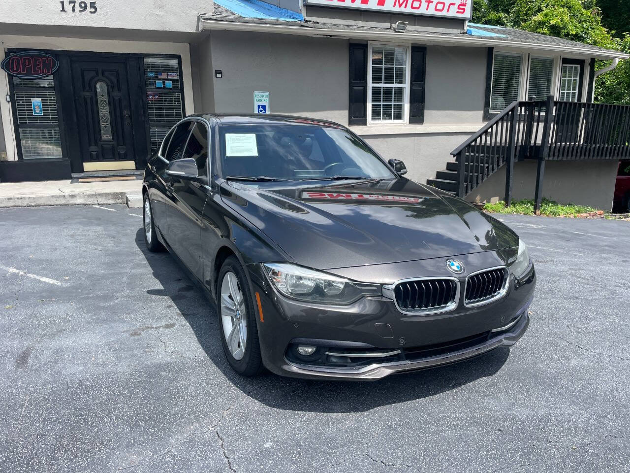 Used 2017 BMW 330i Sedan w/ Driver Assistance Package RWD image 4