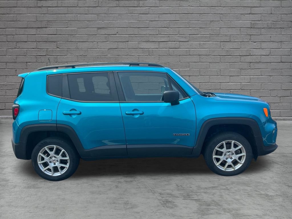 Used 2022 Jeep Renegade Latitude AWD/4WD image 6
