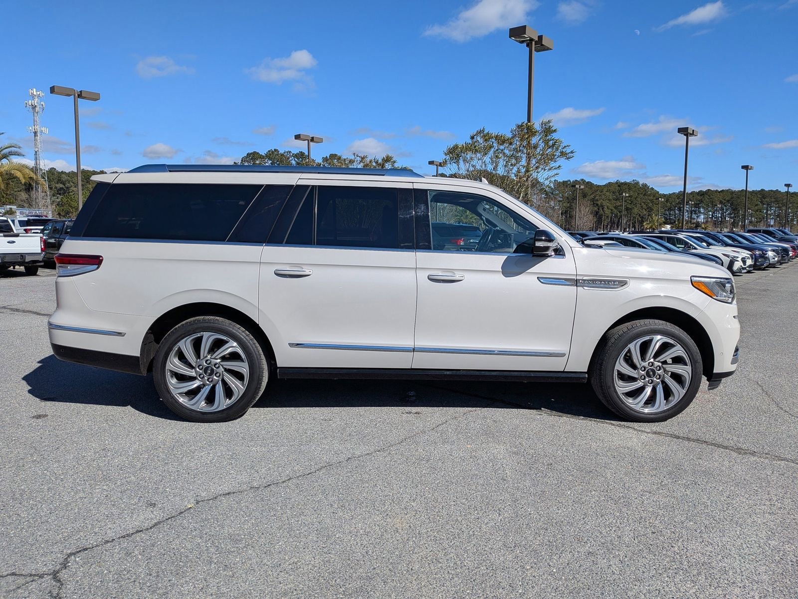 Certified 2022 Lincoln Navigator L Reserve image 3
