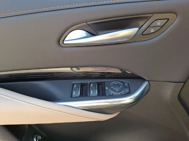 Used 2024 Cadillac XT4 Luxury w/ Cold Weather Package AWD/4WD image 16