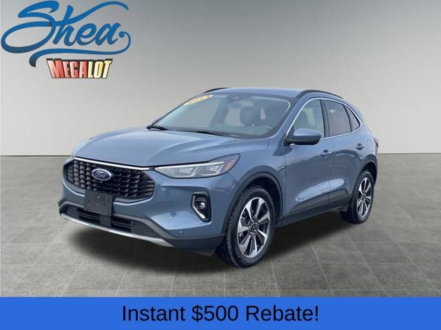 Used 2023 Ford Escape Platinum image 1