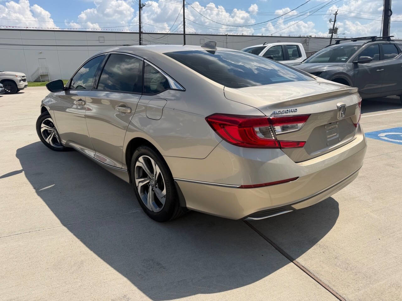 Used 2018 Honda Accord EX-L image 4