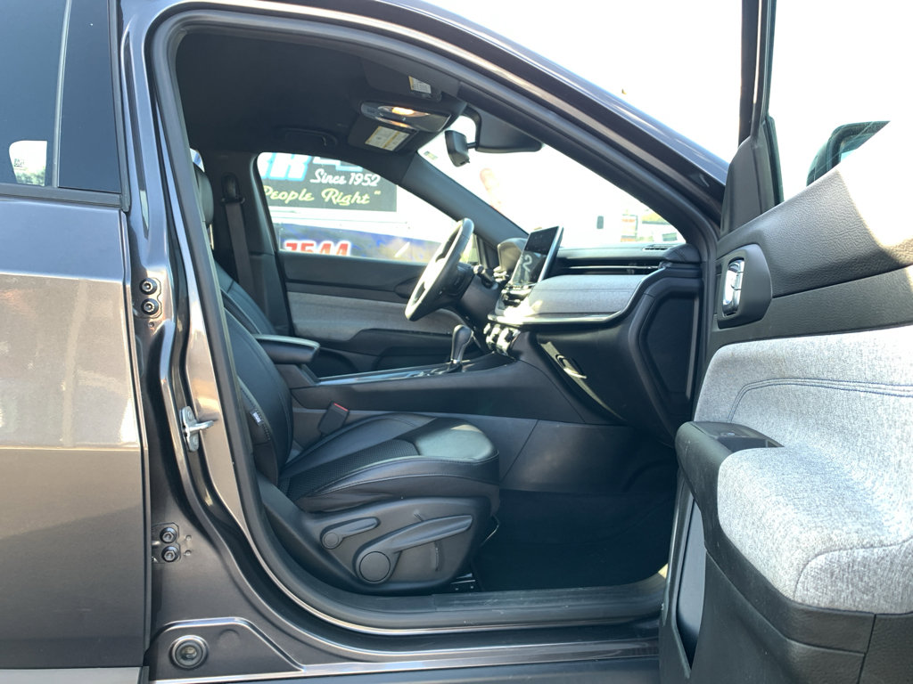 Used 2024 Jeep Compass Latitude image 30