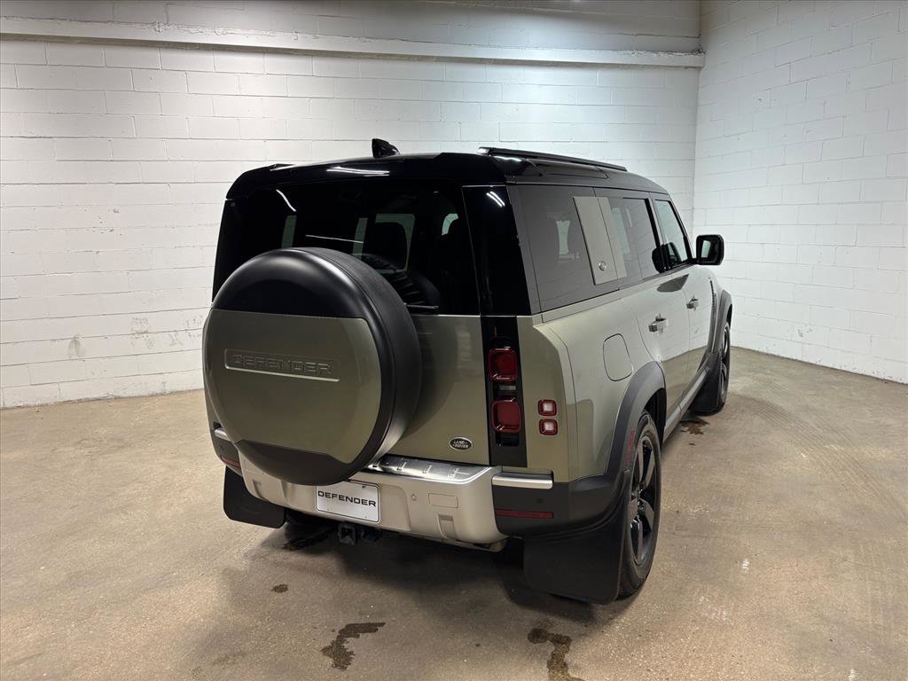 Used 2020 Land Rover Defender 110 First Edition image 7