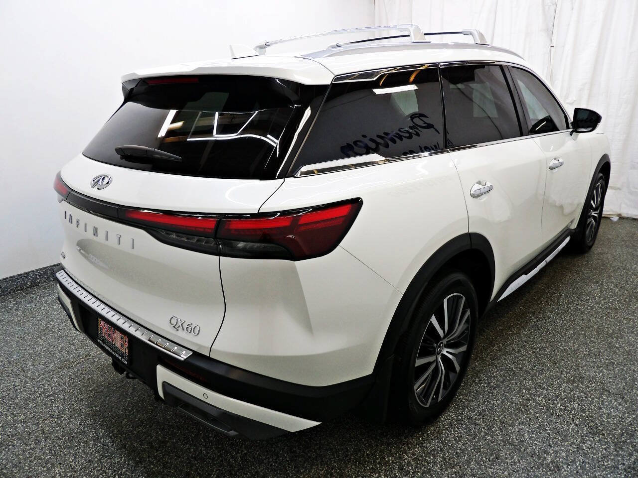 Used 2025 INFINITI QX60 Sensory w/ Vision Package AWD/4WD image 6