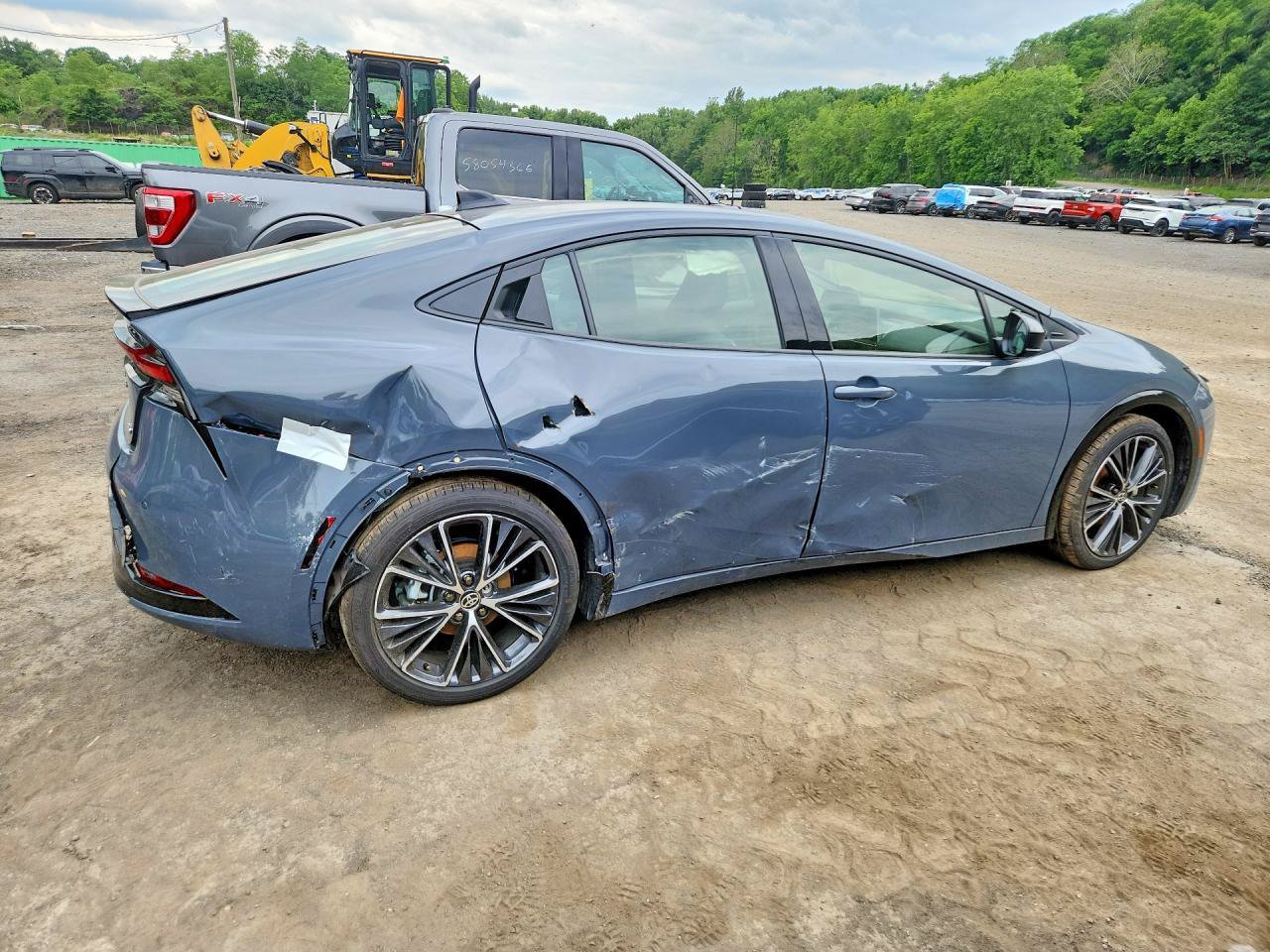 Used 2026 Toyota Prius XLE FWD image 4