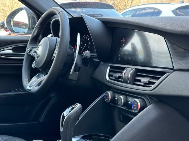 Used 2024 Alfa Romeo Giulia Sprint RWD image 14