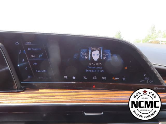 Used 2023 Cadillac Escalade Premium Luxury AWD/4WD image 25