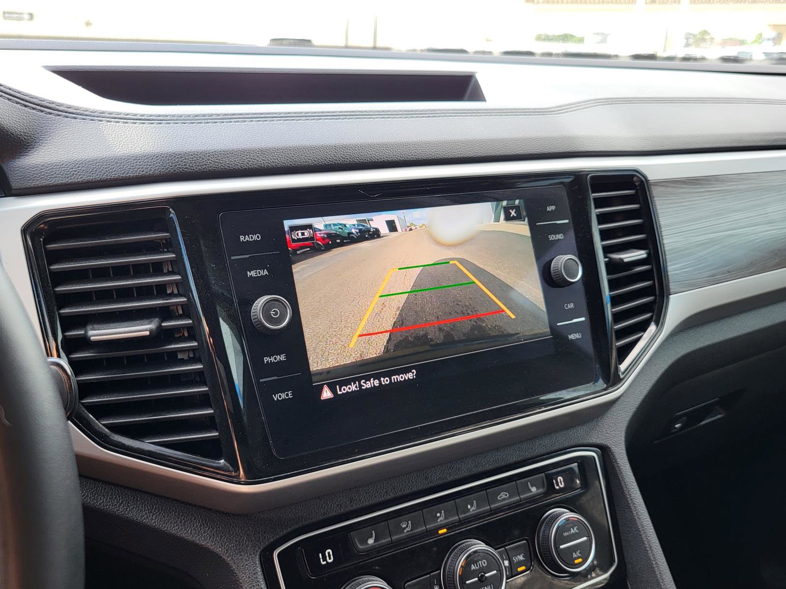 Used 2023 Volkswagen Atlas Cross Sport SE image 27