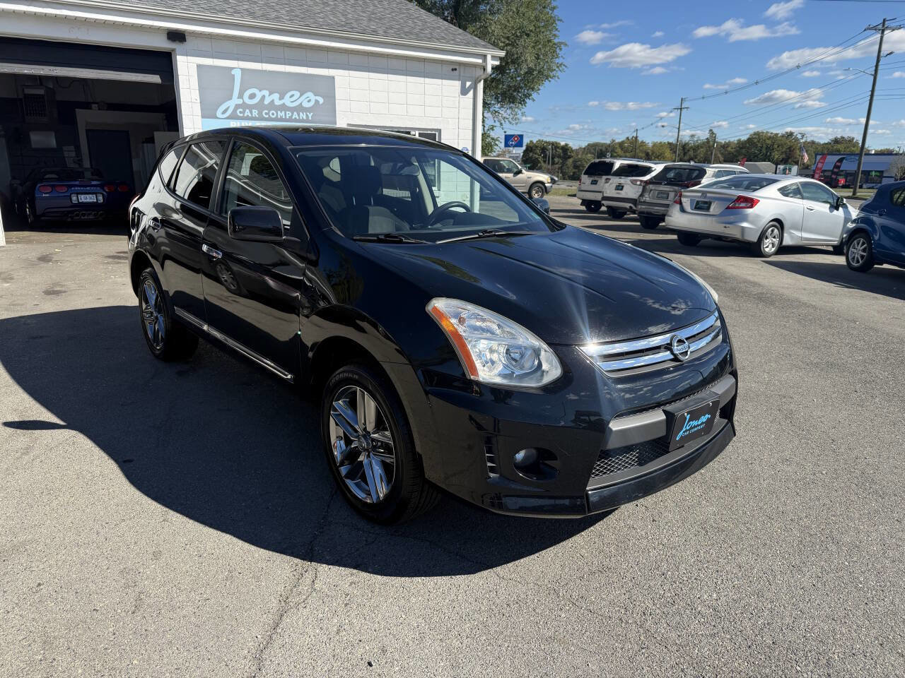Used 2011 Nissan Rogue S Krom Edition image 4