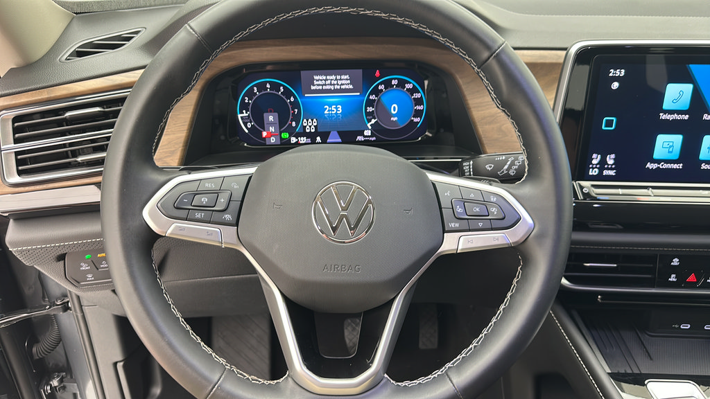 Used 2025 Volkswagen Atlas SE AWD/4WD image 15