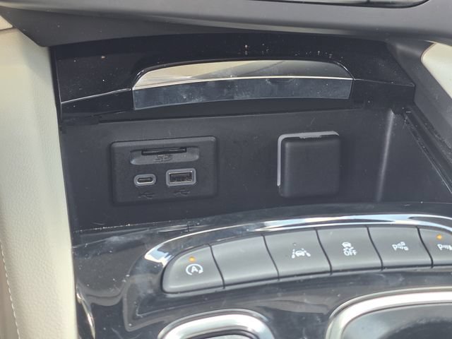 Used 2023 Buick Envision Avenir FWD image 24