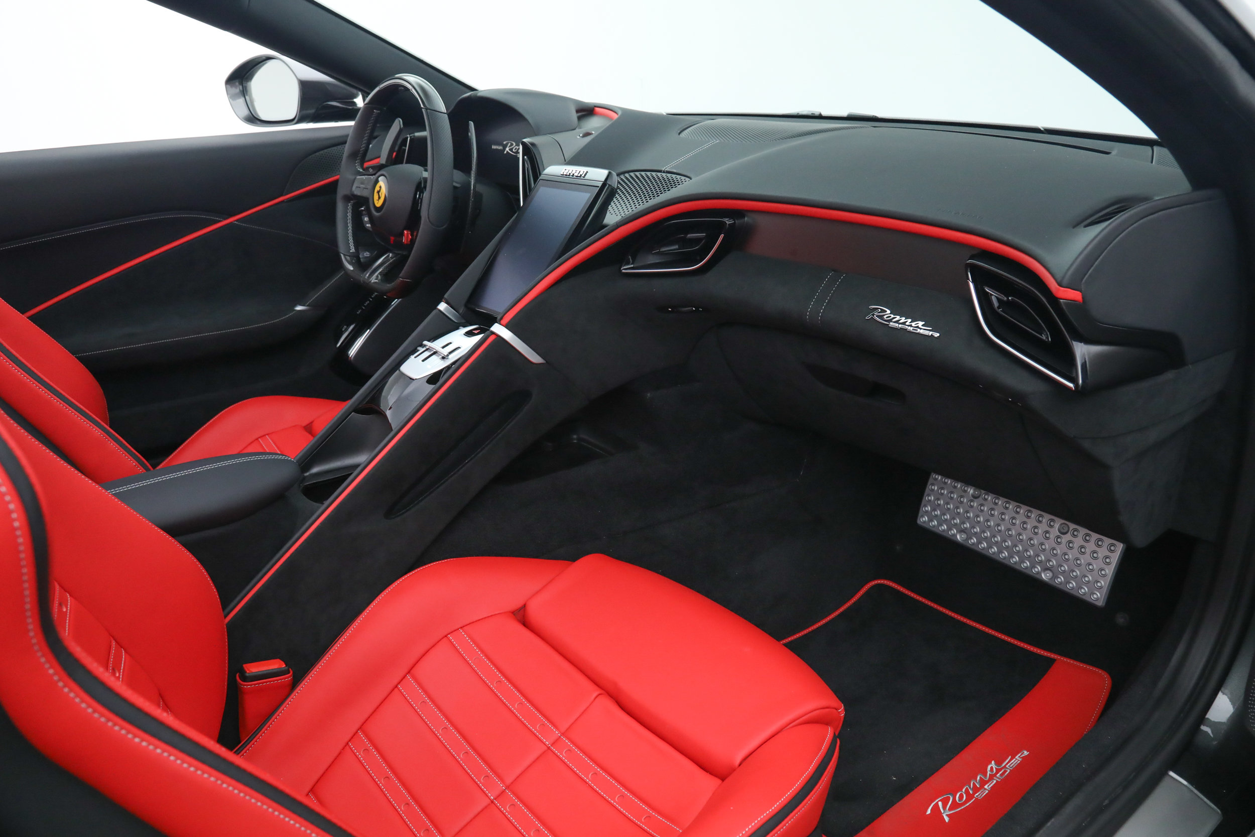 Certified 2025 Ferrari Roma Spider RWD image 29
