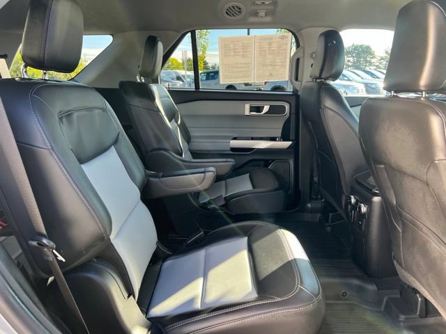 Used 2024 Ford Explorer XLT w/ Equipment Group 202A AWD/4WD image 15