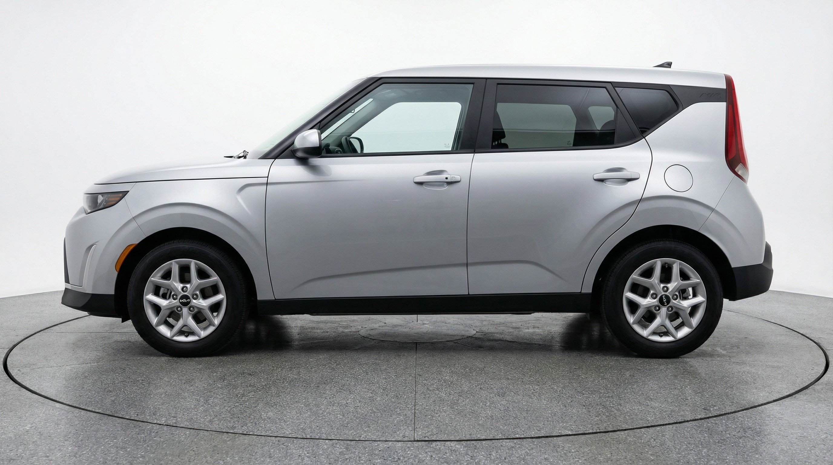 Used 2025 Kia Soul LX w/ LX Technology Package image 5