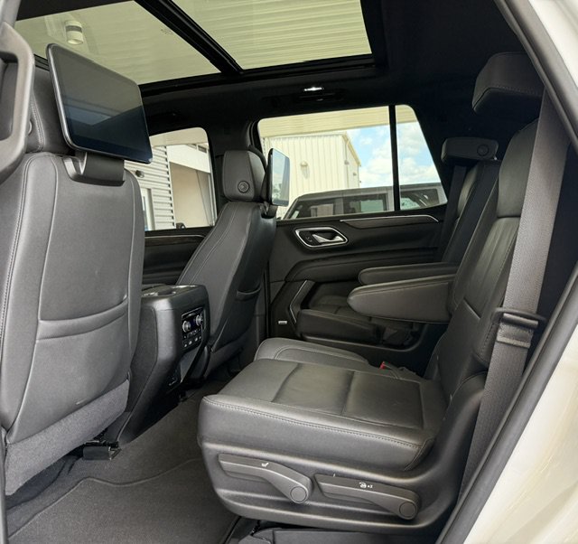 Used 2024 Chevrolet Tahoe Z71 w/ Luxury Package AWD/4WD image 7