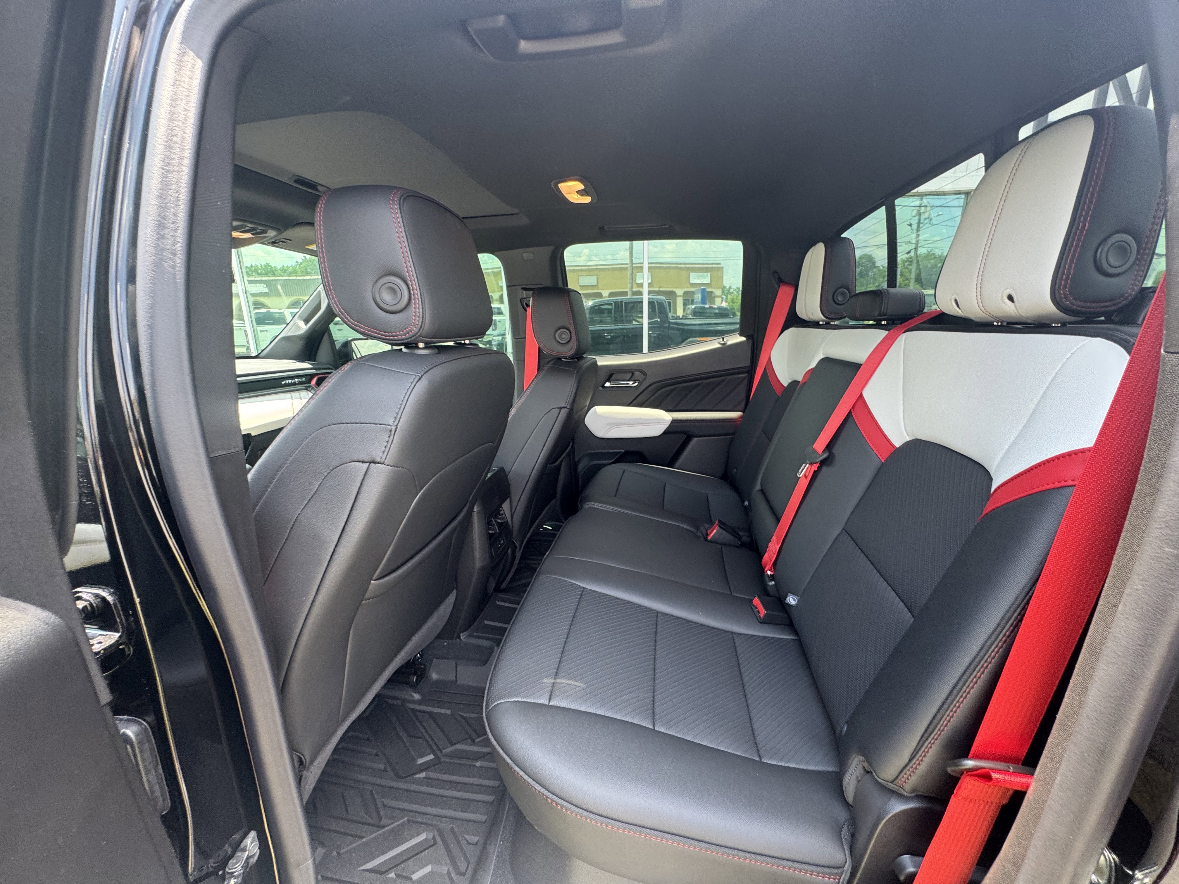 Used 2025 GMC Canyon AT4 w/ AT4X Package image 9