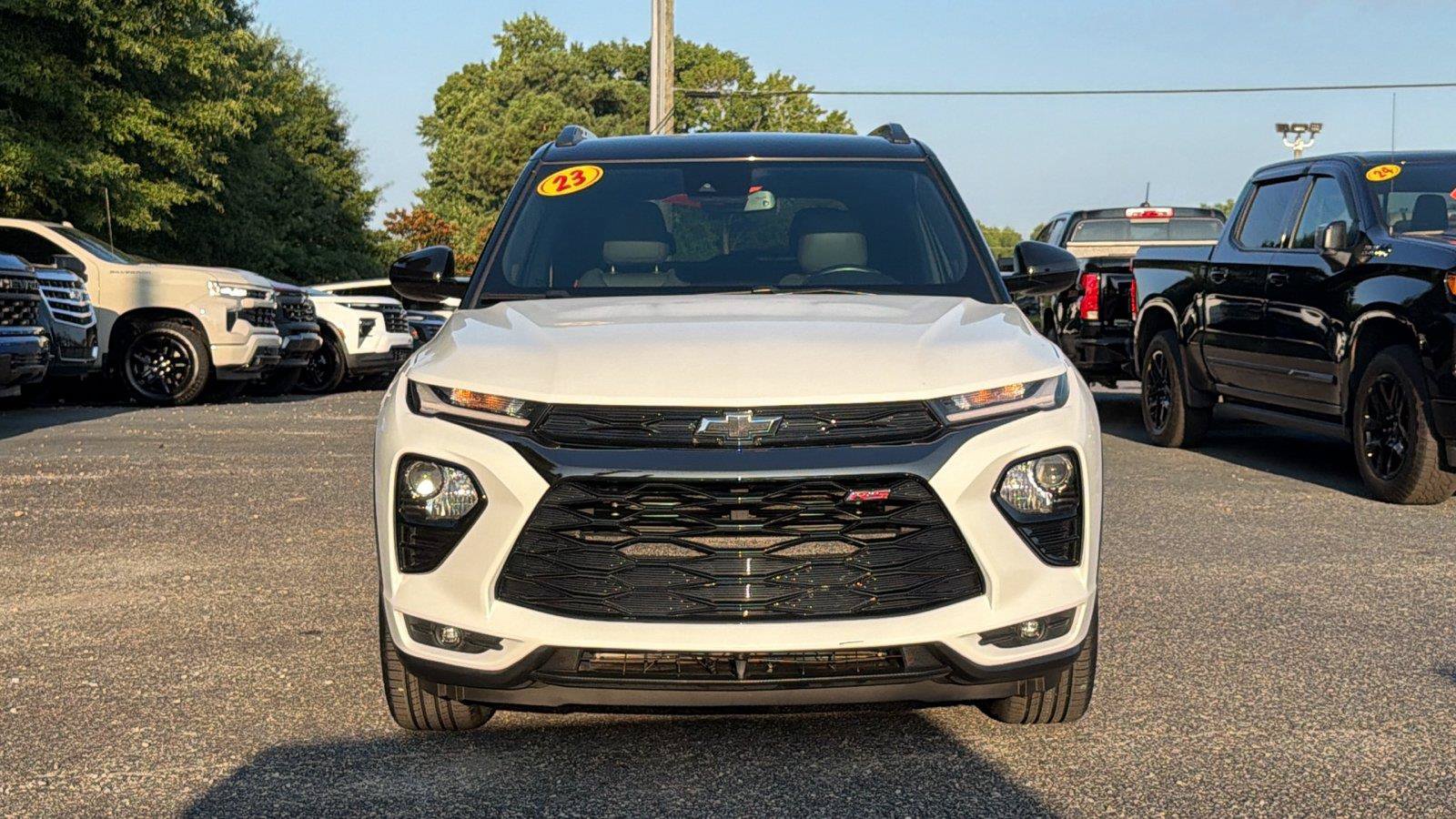 Used 2023 Chevrolet TrailBlazer RS w/ Convenience Package FWD image 2