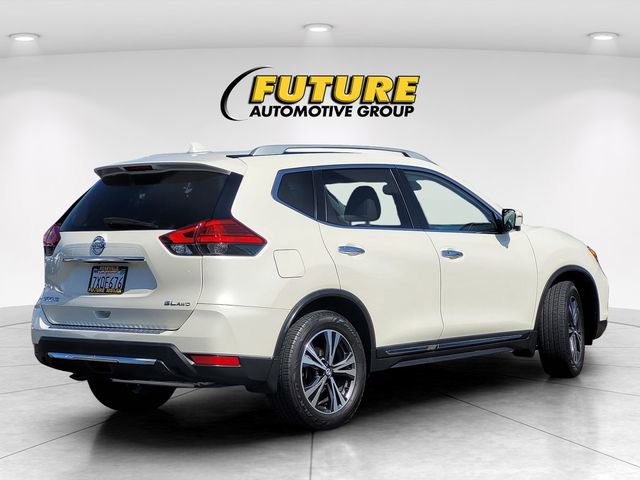 Used 2017 Nissan Rogue SL w/ SL Premium Package AWD/4WD image 4