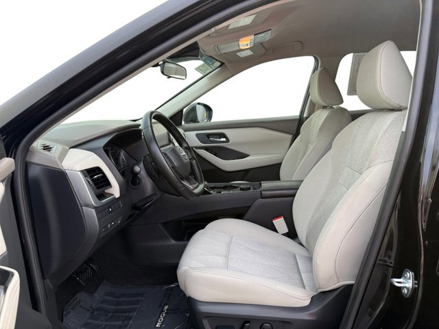 Used 2025 Nissan Rogue SV image 10