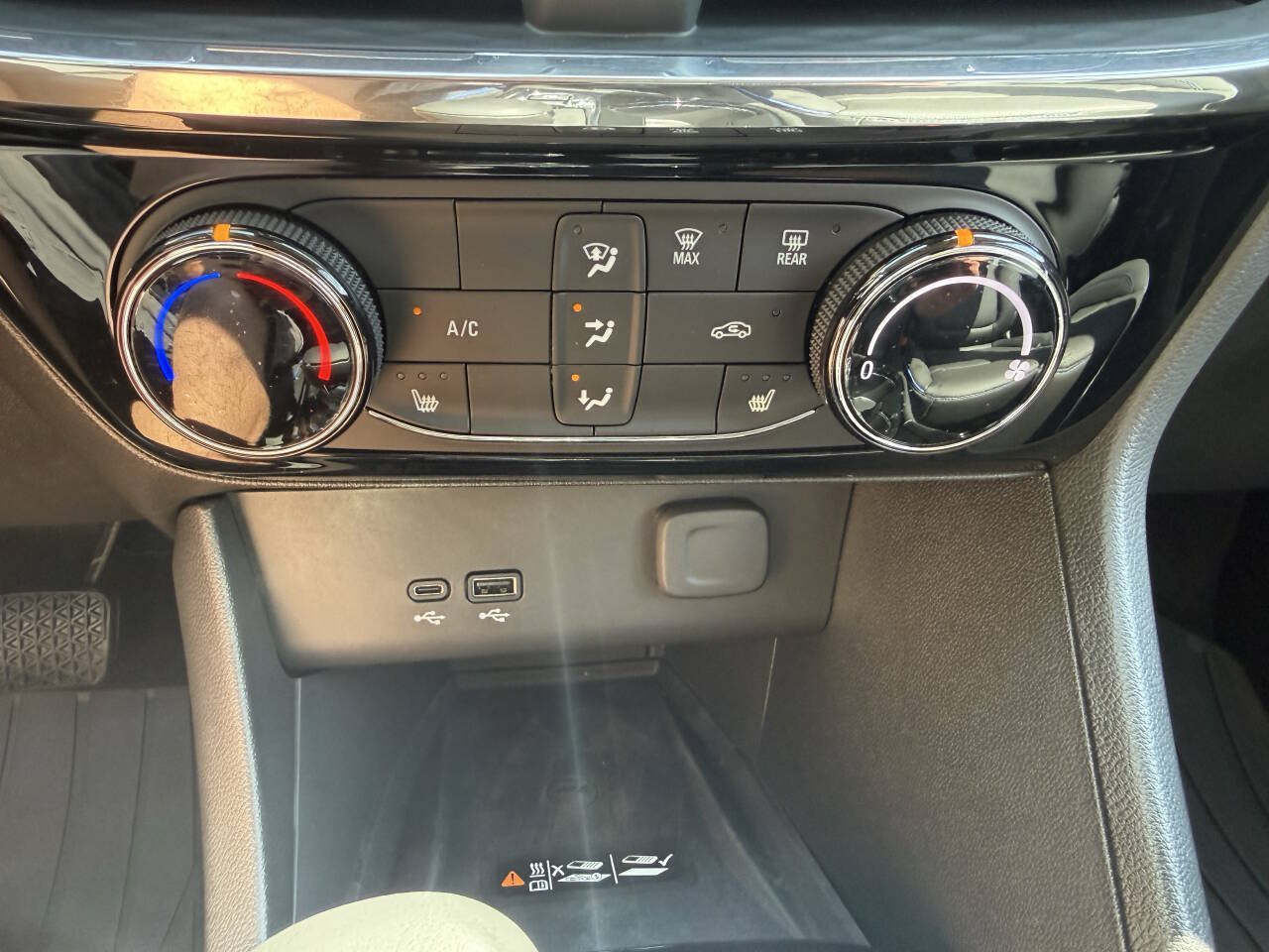 Used 2026 Buick Encore GX Sport Touring w/ Advanced Technology Package AWD/4WD image 19