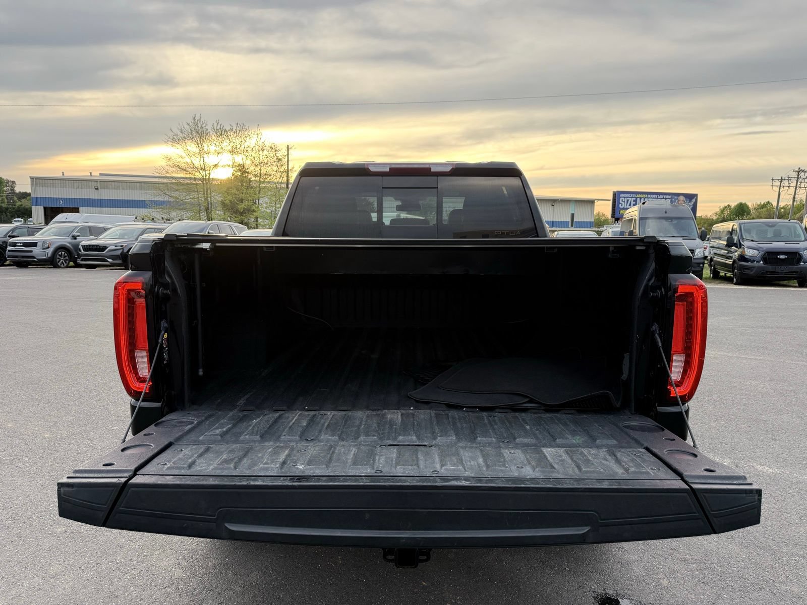 Used 2022 GMC Sierra 1500 SLT w/ SLT Convenience Package AWD/4WD image 64