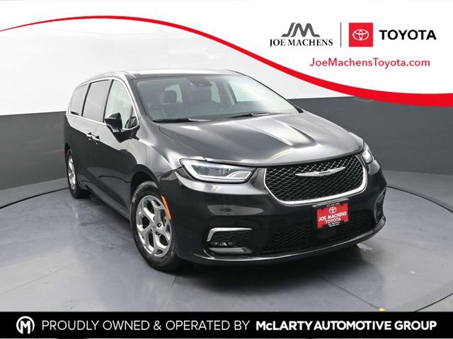 Used 2024 Chrysler Pacifica Limited image 1