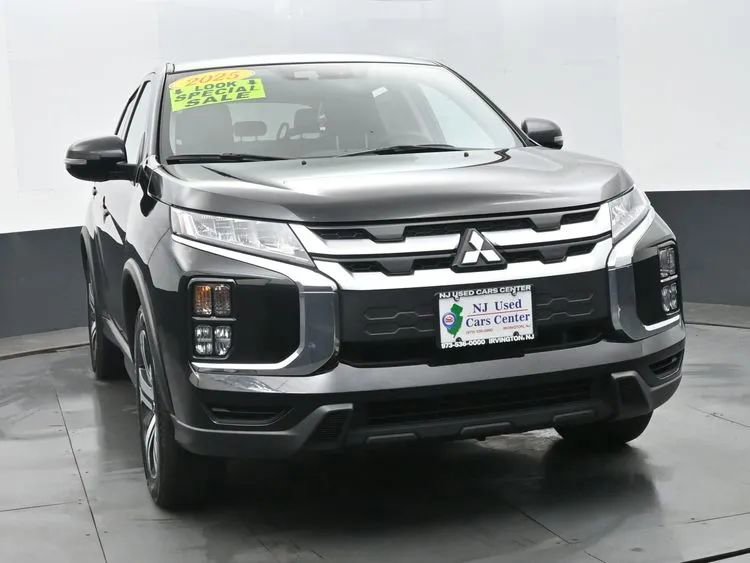 Used 2025 Mitsubishi Outlander Sport ES AWD/4WD image 3