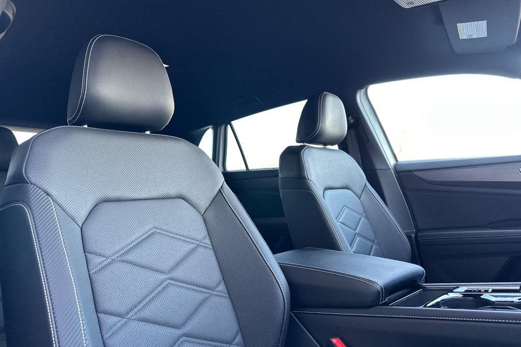 Used 2024 Volkswagen Atlas Cross Sport SE image 17