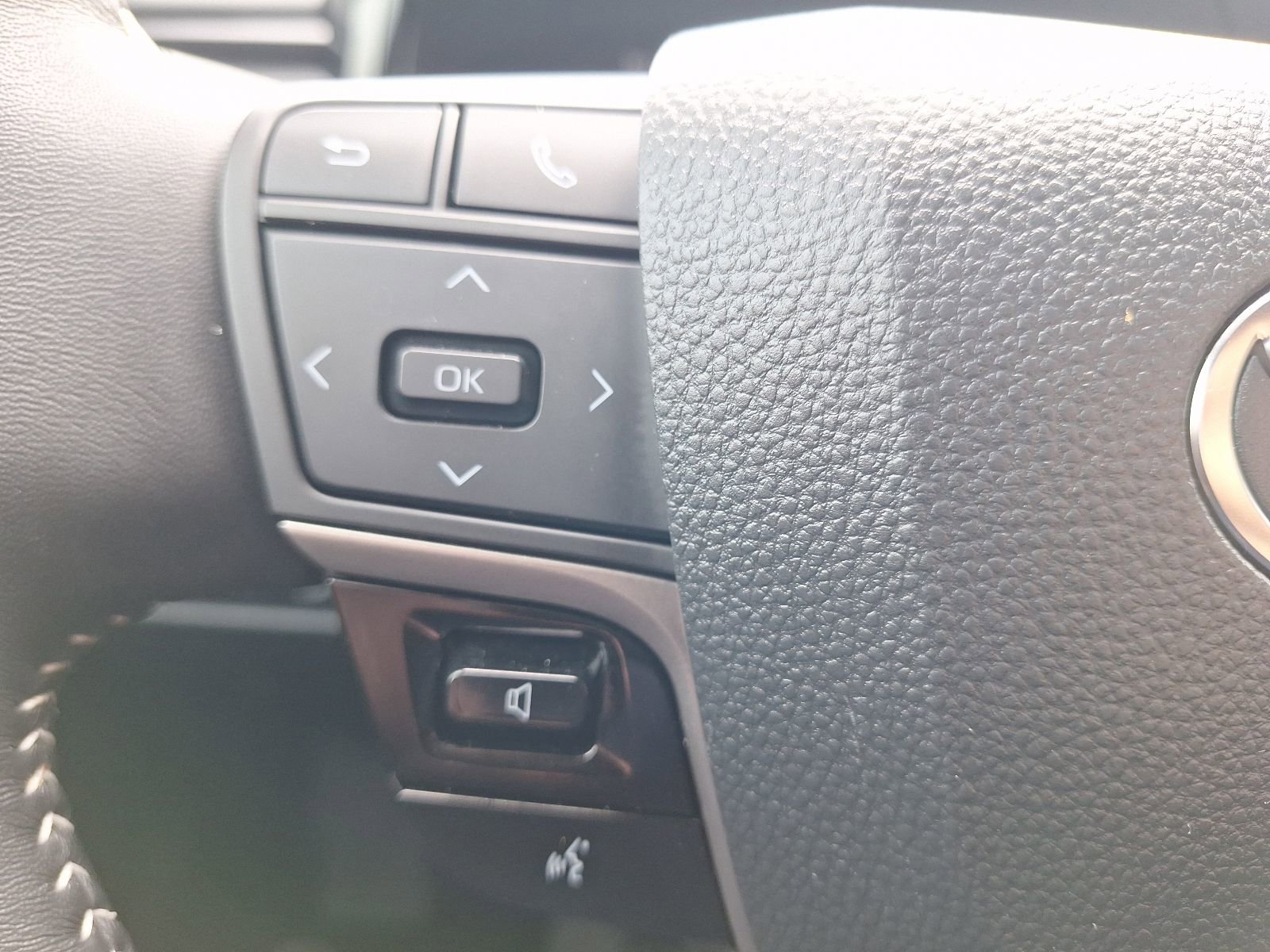 Used 2025 Toyota Camry SE FWD image 21