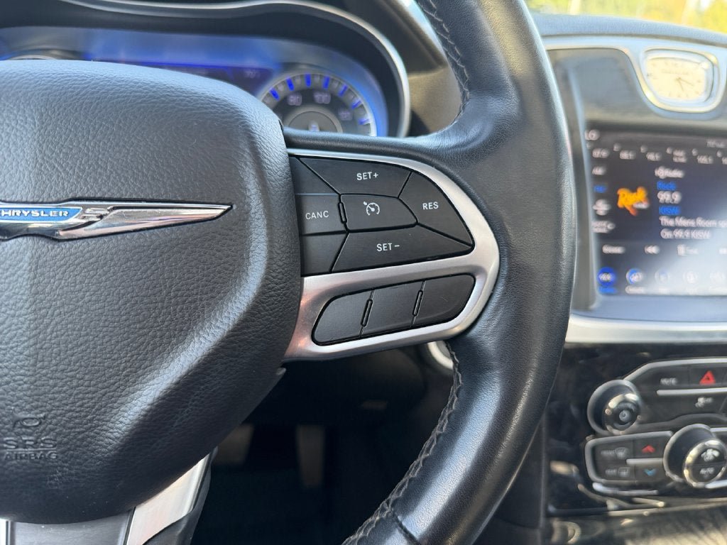 Used 2020 Chrysler 300 Limited RWD image 17