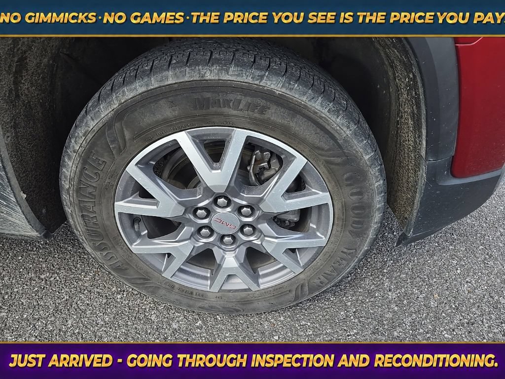 Used 2021 GMC Acadia SLT w/ LPO, Floor Liner Package FWD image 9